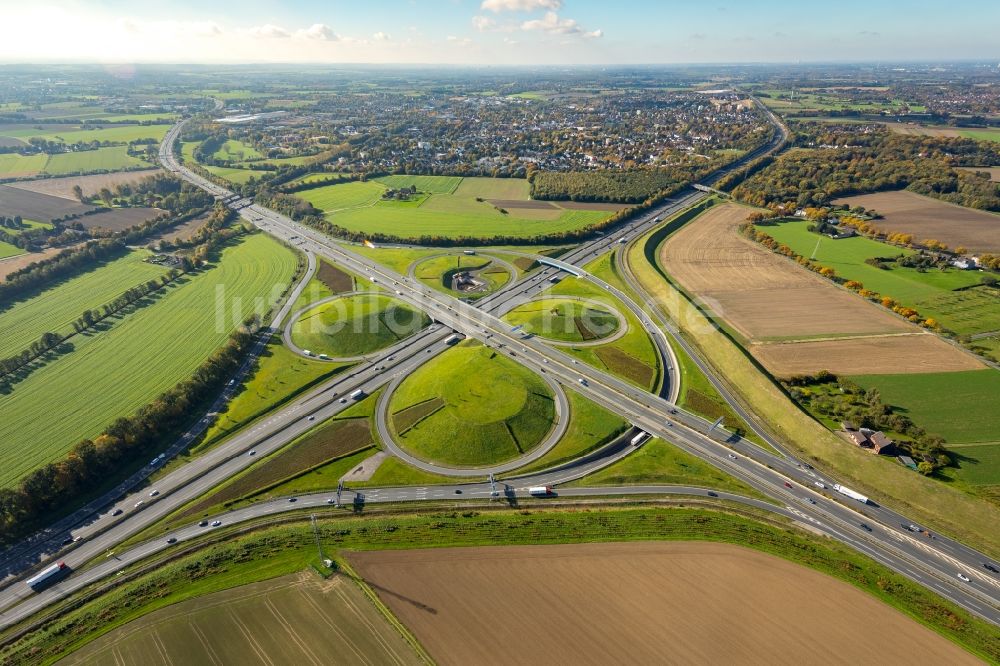 Luftaufnahme Kamen - Autobahnkreuz der BAB A1 A2 Kamener Kreuz in Kamen im Bundesland Nordrhein-Westfalen, Deutschland