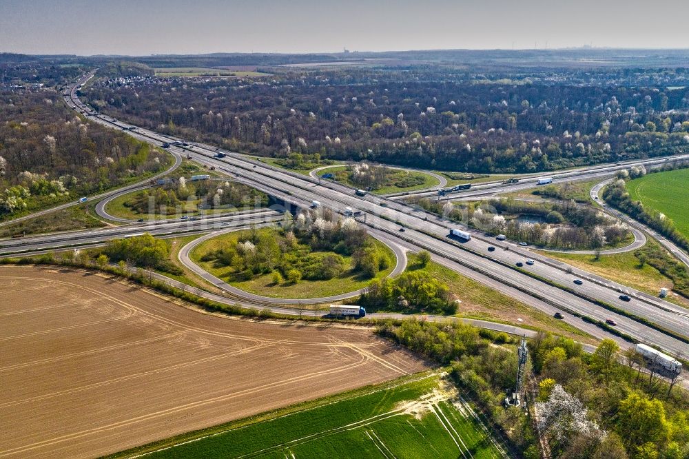 Luftaufnahme Kerpen - Autobahnkreuz der BAB A4 - A61 in Kerpen im Bundesland Nordrhein-Westfalen, Deutschland