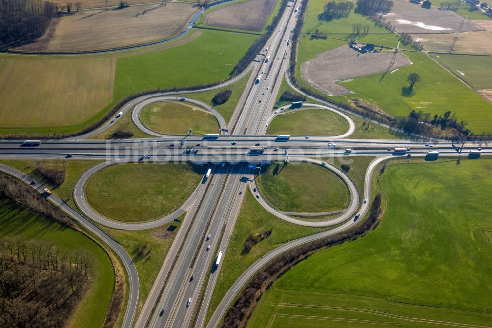 Lotte von oben - Autobahnkreuz der BAB A30 - A1 Kreuz Lotte/Osnabrück in Lotte im Bundesland Nordrhein-Westfalen, Deutschland