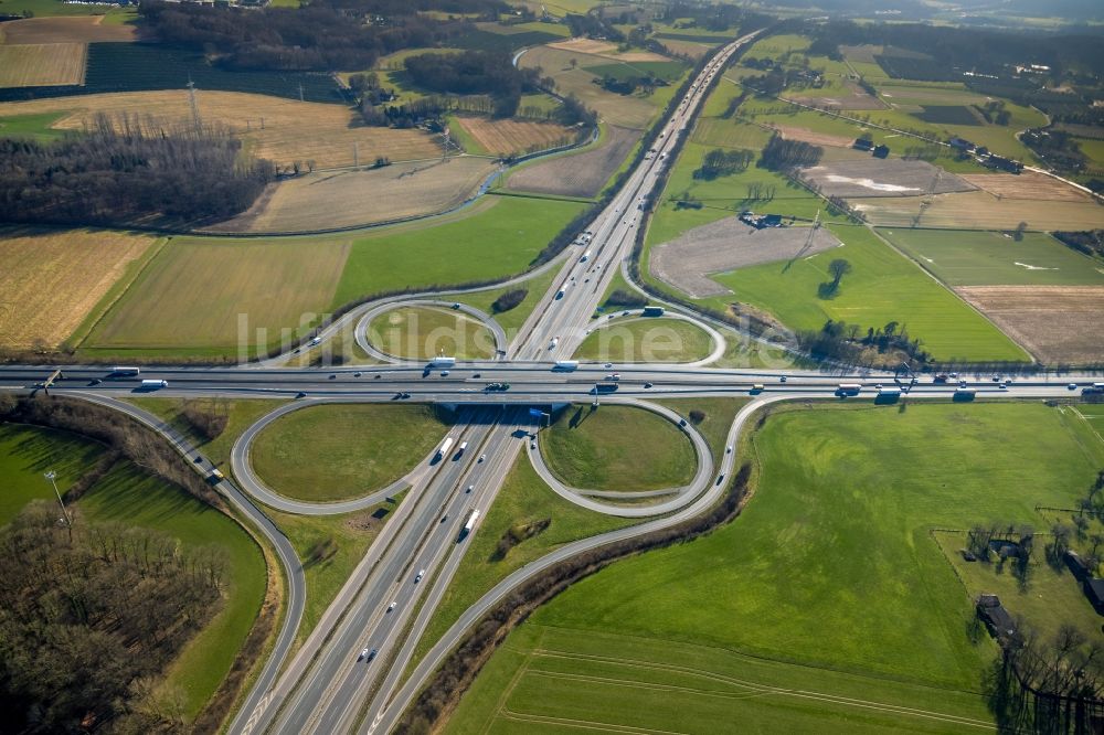 Lotte aus der Vogelperspektive: Autobahnkreuz der BAB A30 - A1 Kreuz Lotte/Osnabrück in Lotte im Bundesland Nordrhein-Westfalen, Deutschland