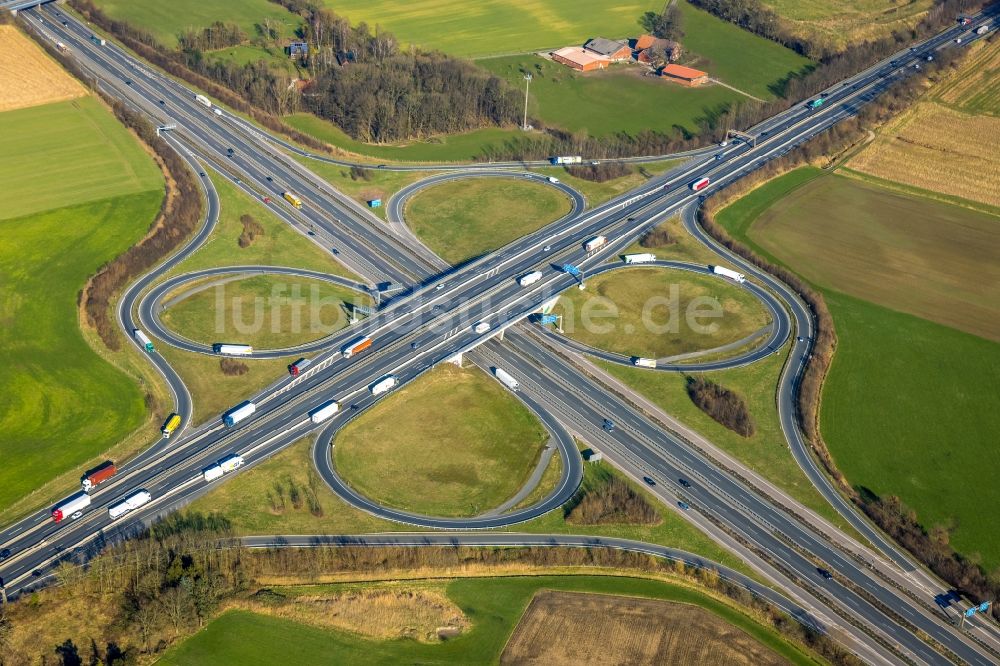 Lotte aus der Vogelperspektive: Autobahnkreuz der BAB A30 - A1 Kreuz Lotte/Osnabrück in Lotte im Bundesland Nordrhein-Westfalen, Deutschland