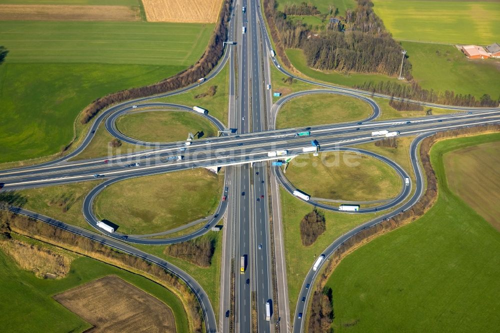 Luftaufnahme Lotte - Autobahnkreuz der BAB A30 - A1 Kreuz Lotte/Osnabrück in Lotte im Bundesland Nordrhein-Westfalen, Deutschland