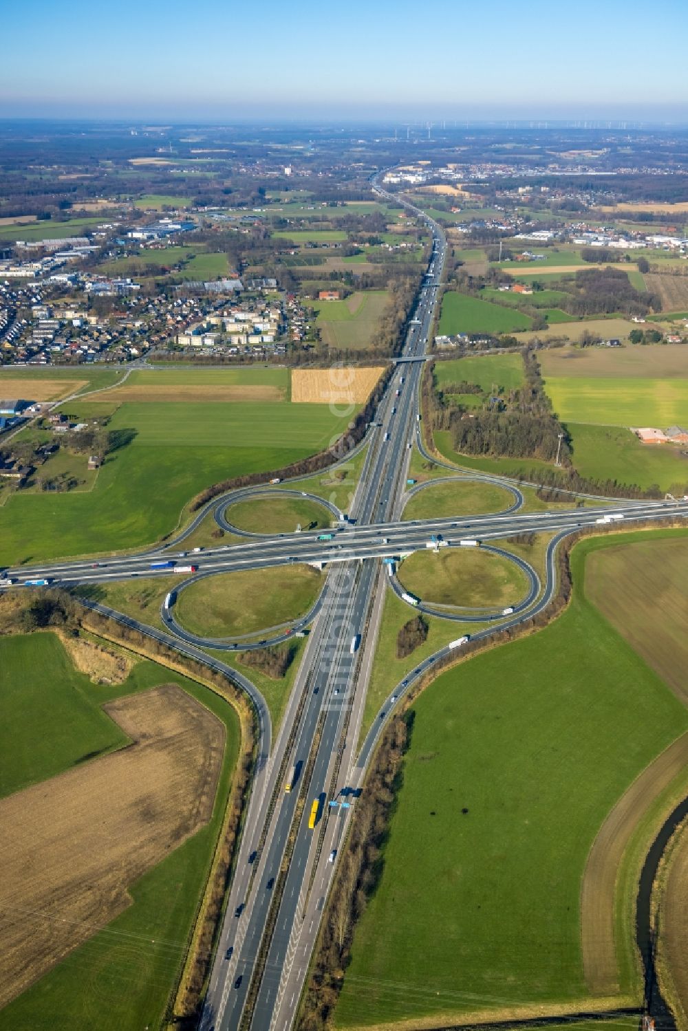 Lotte aus der Vogelperspektive: Autobahnkreuz der BAB A30 - A1 Kreuz Lotte/Osnabrück in Lotte im Bundesland Nordrhein-Westfalen, Deutschland