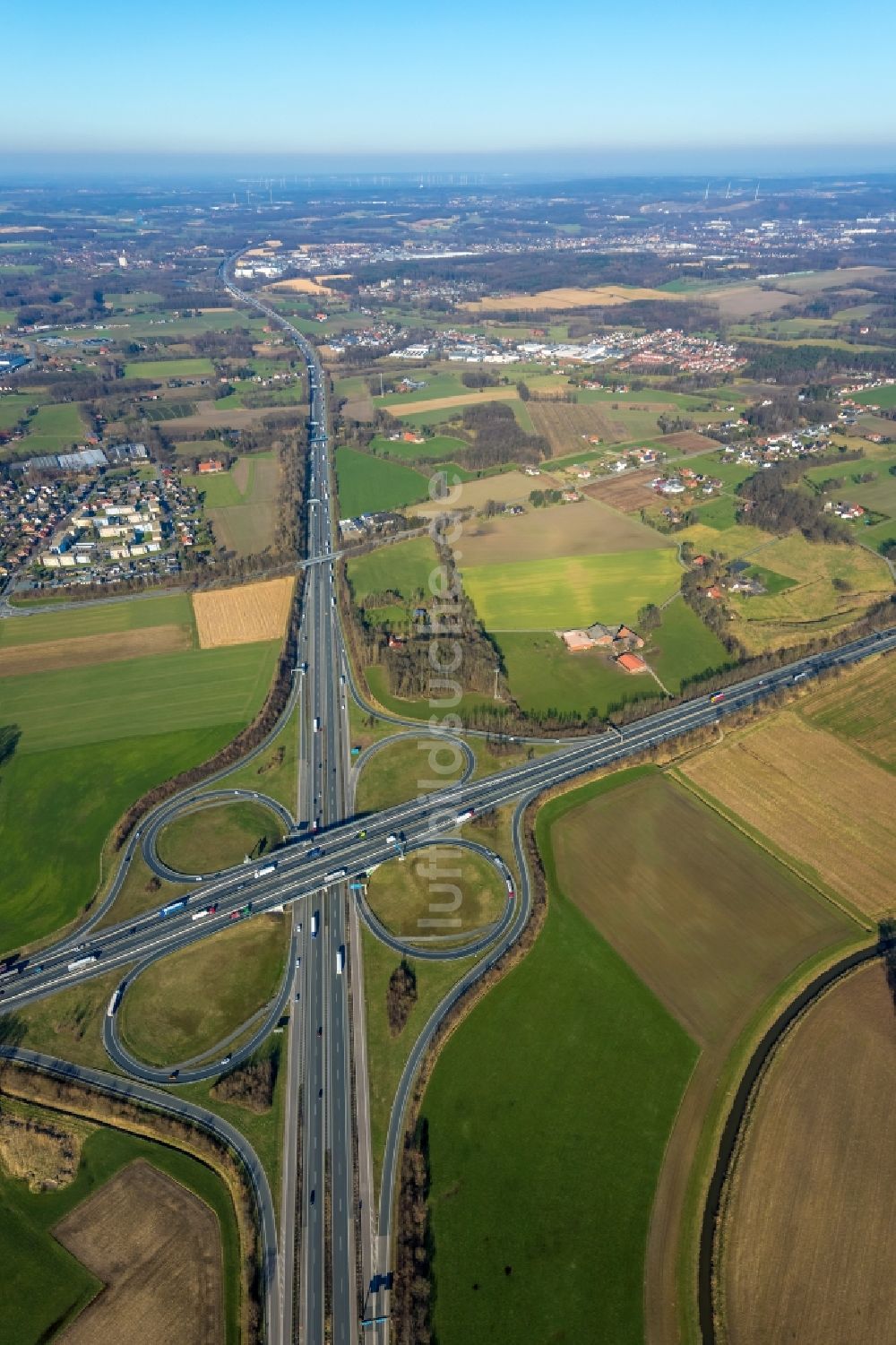 Lotte aus der Vogelperspektive: Autobahnkreuz der BAB A30 - A1 Kreuz Lotte/Osnabrück in Lotte im Bundesland Nordrhein-Westfalen, Deutschland