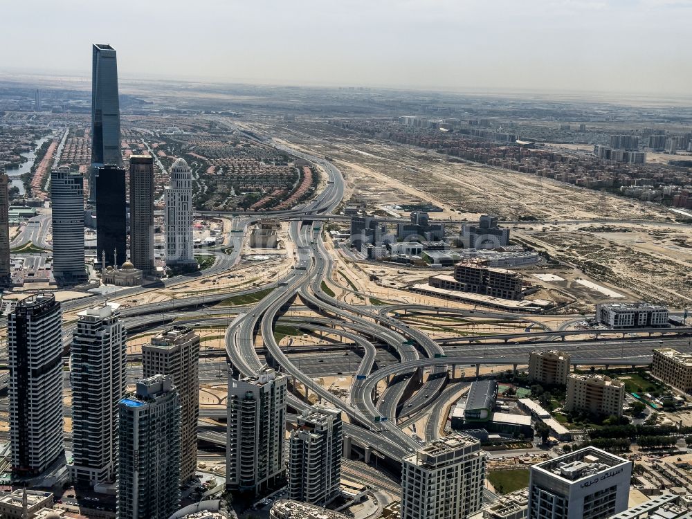 Dubai von oben - Autobahnkreuz der BAB A Sheikh Zayed Rd in Dubai in Vereinigte Arabische Emirate