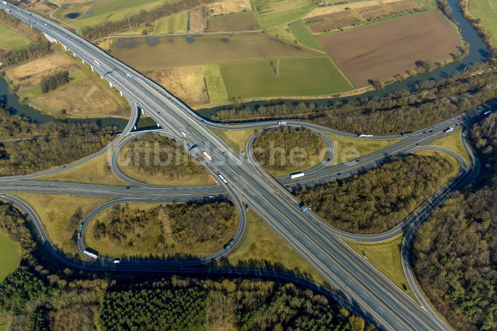 Wetzlar von oben - Autobahnkreuz der BAB A45 Wetzlar-Ost in Wetzlar im Bundesland Hessen, Deutschland