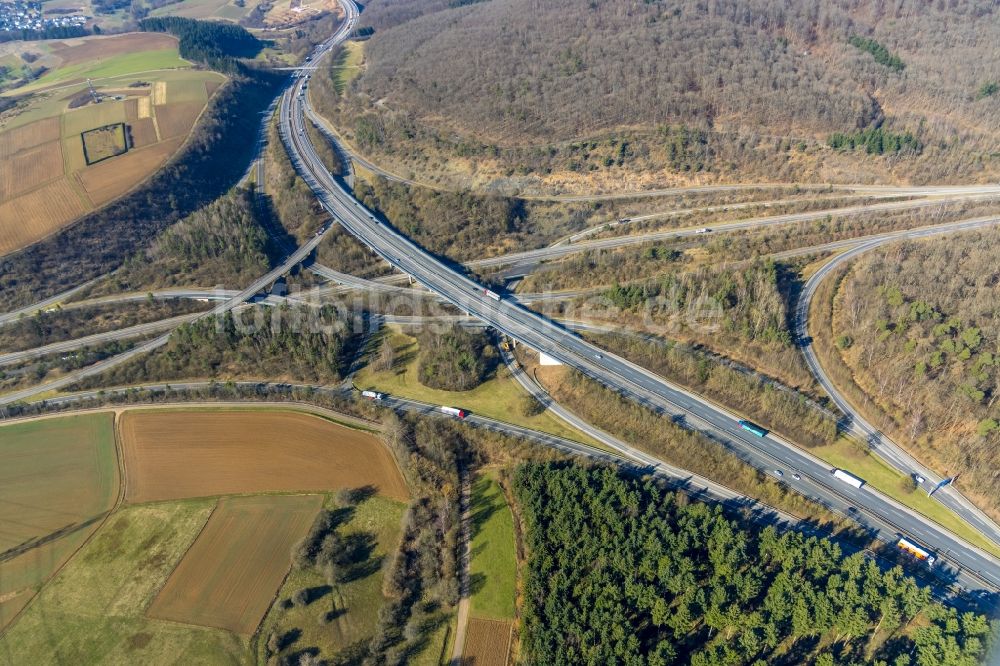 Wetzlar aus der Vogelperspektive: Autobahnkreuz der BAB A45 - 480 Wetzlarer Kreuz in Wetzlar im Bundesland Hessen, Deutschland