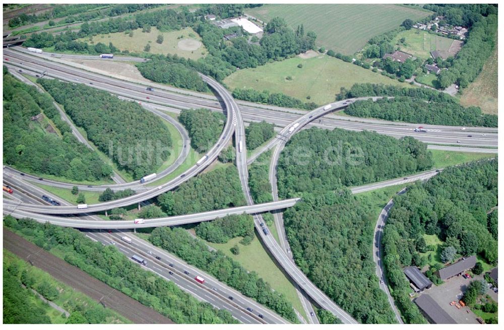 Duisburg von oben - Autobahnkreuz Duisberg-Kaiserberg