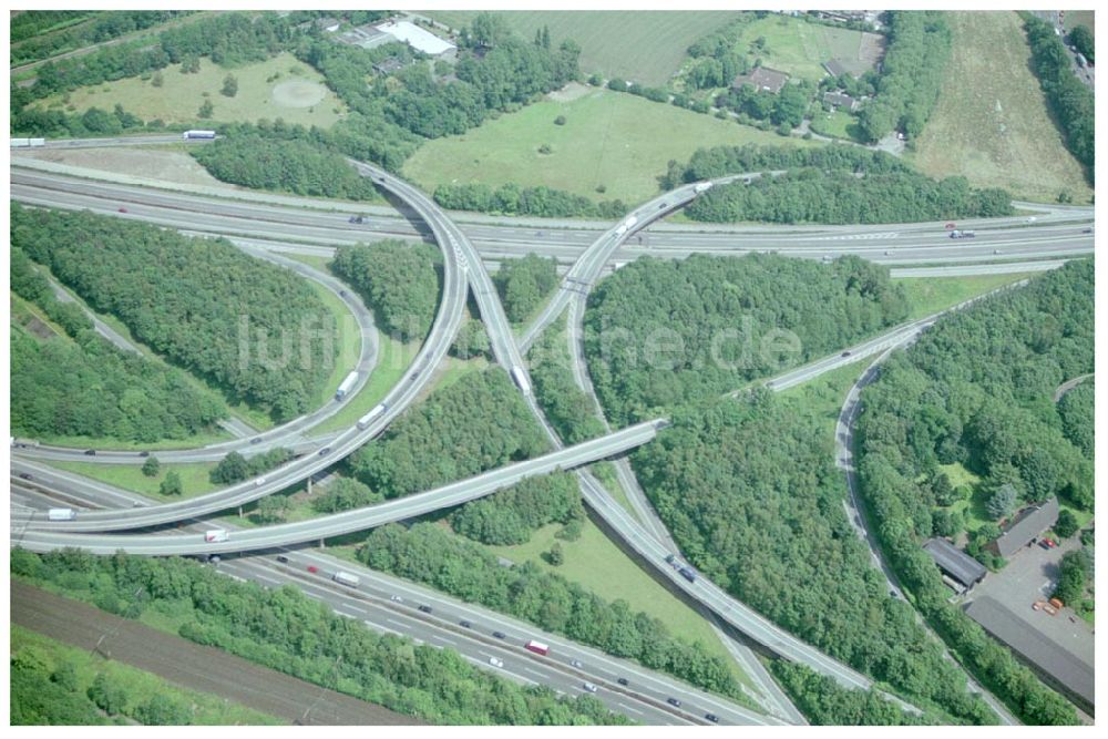 Duisburg aus der Vogelperspektive: Autobahnkreuz Duisberg-Kaiserberg