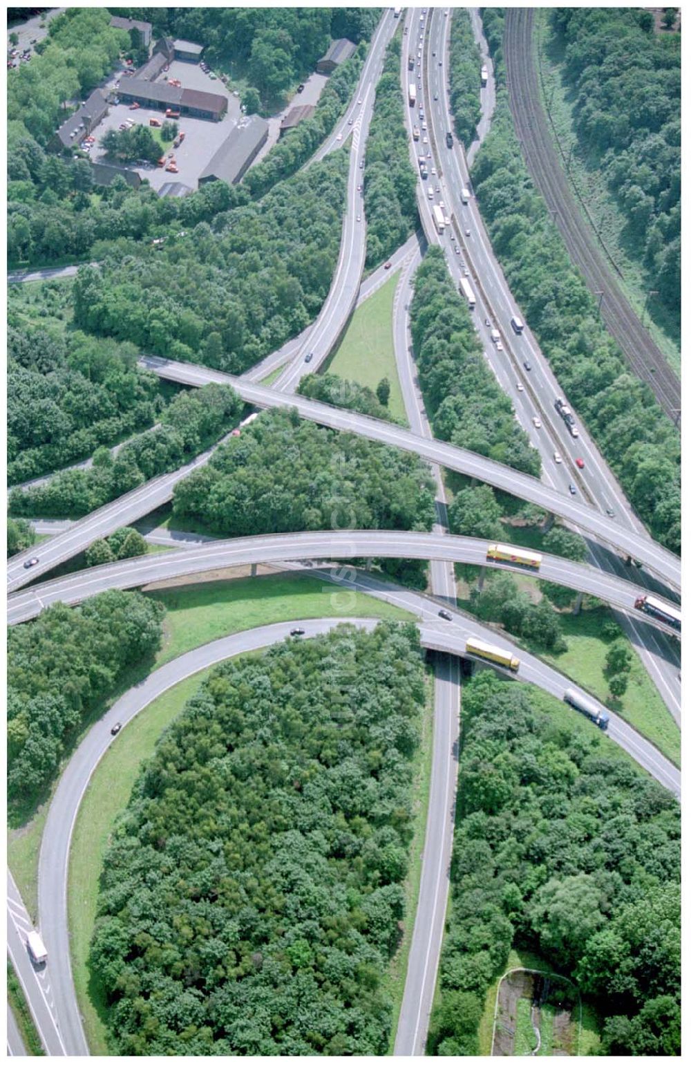 Duisburg aus der Vogelperspektive: Autobahnkreuz Duisberg-Kaiserberg