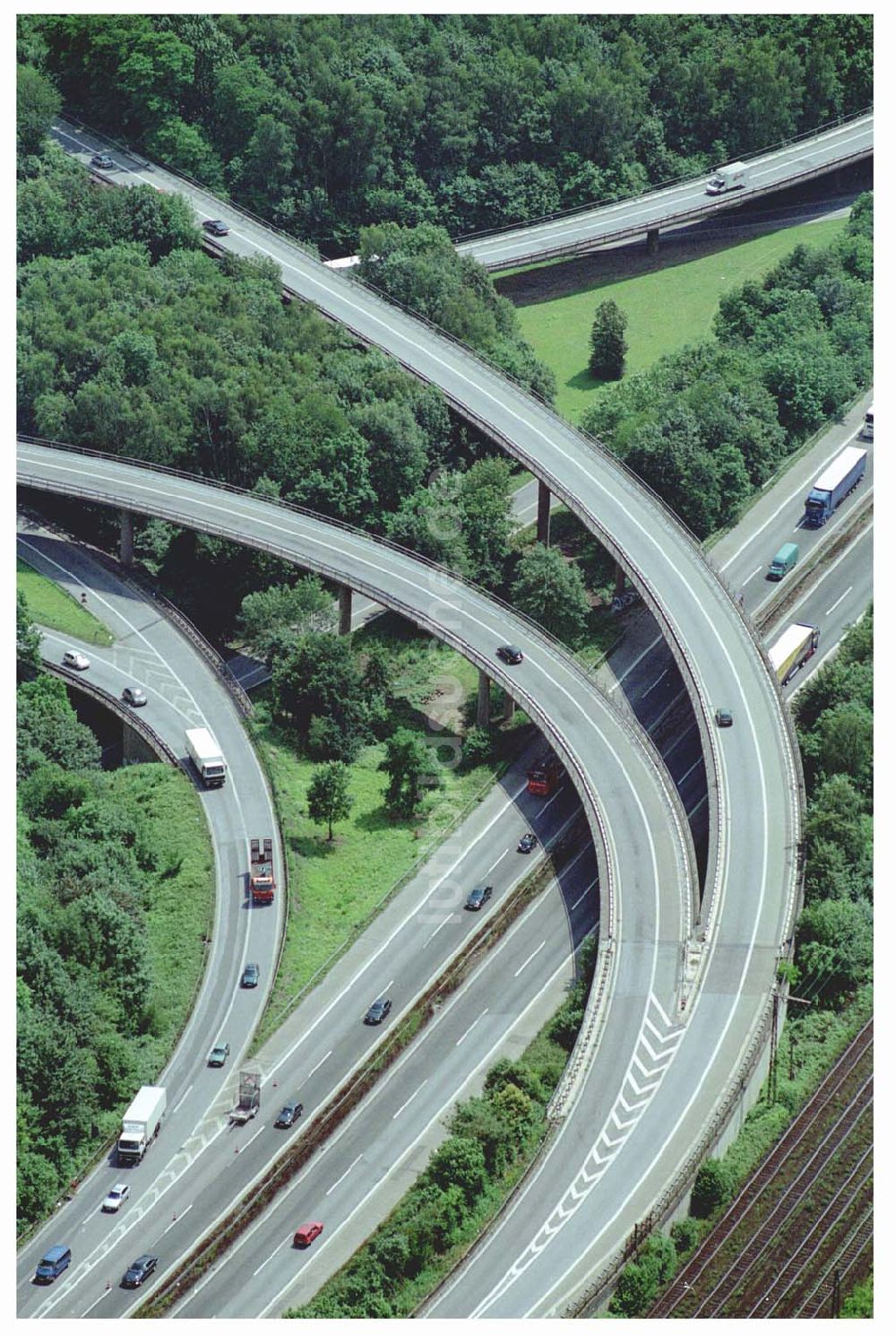 Duisburg von oben - Autobahnkreuz Duisberg-Kaiserberg