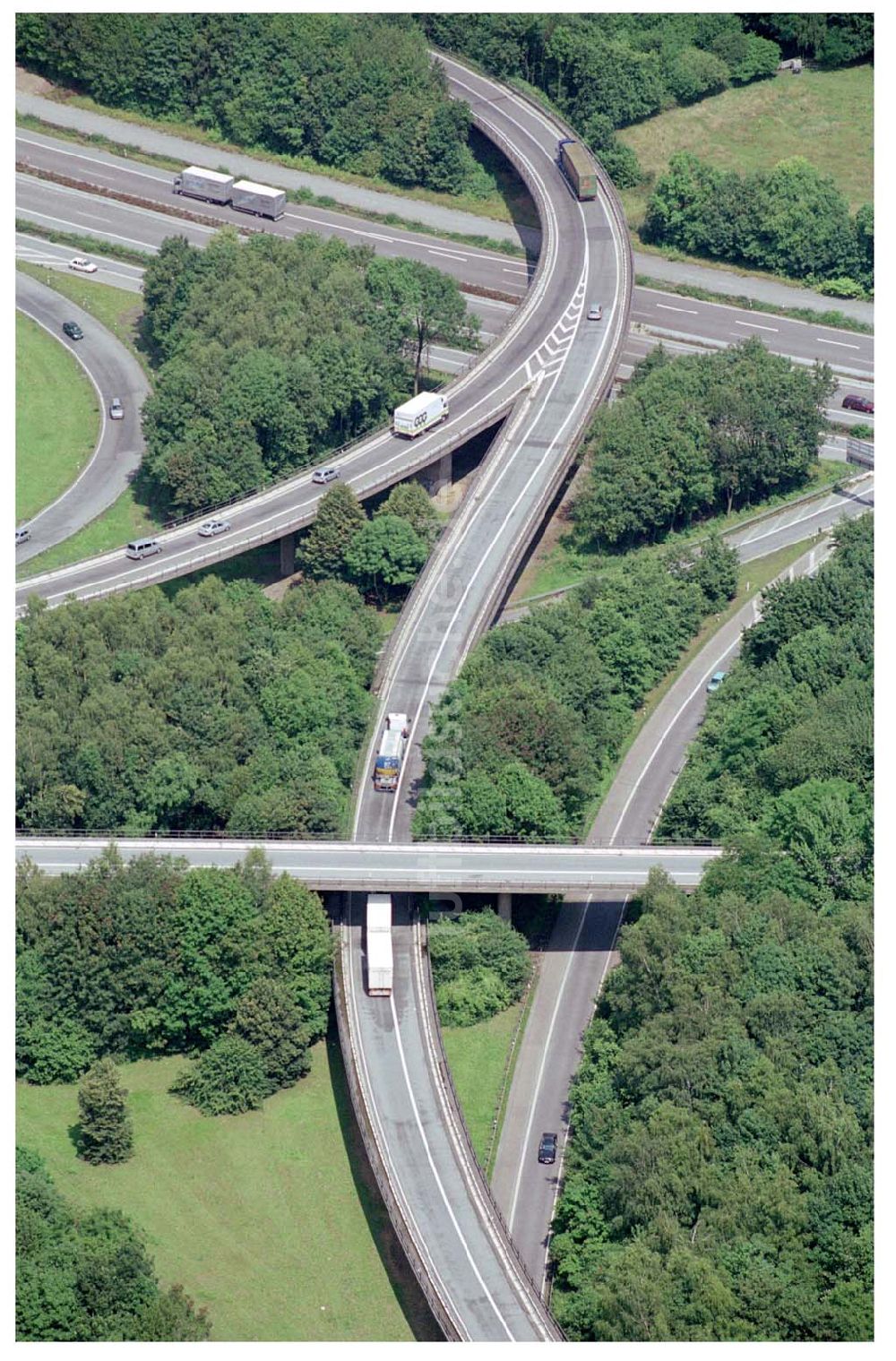 Duisburg von oben - Autobahnkreuz Duisberg-Kaiserberg