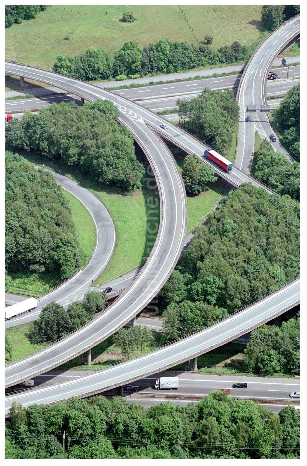 Duisburg aus der Vogelperspektive: Autobahnkreuz Duisberg-Kaiserberg