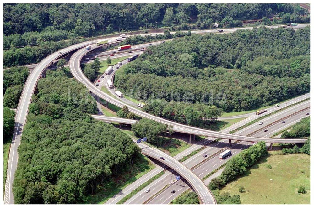 Duisburg von oben - Autobahnkreuz Duisberg-Kaiserberg