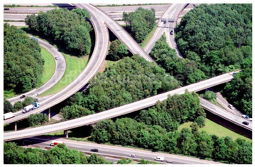 Duisburg von oben - Autobahnkreuz Duisberg-Kaiserberg