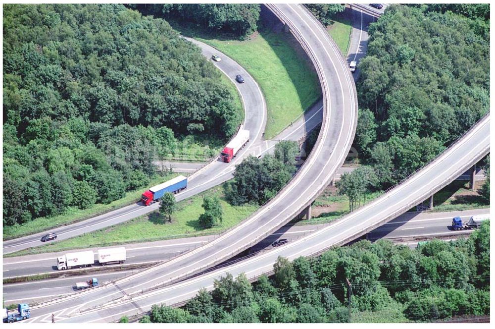 Duisburg aus der Vogelperspektive: Autobahnkreuz Duisberg-Kaiserberg