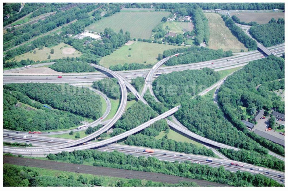 Duisburg von oben - Autobahnkreuz Duisberg-Kaiserberg