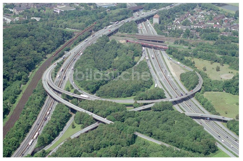 Duisburg von oben - Autobahnkreuz Duisberg-Kaiserberg