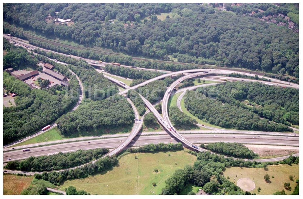 Duisburg aus der Vogelperspektive: Autobahnkreuz Duisberg-Kaiserberg