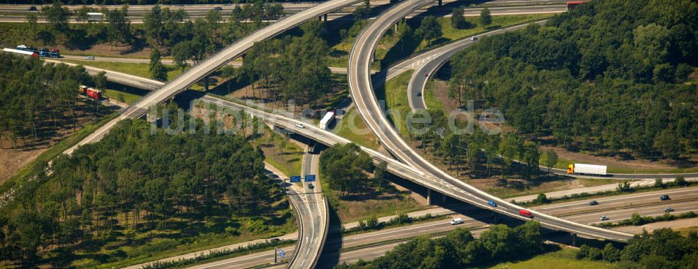 Duisburg aus der Vogelperspektive: Autobahnkreuz Duisburg-Kaiserberg