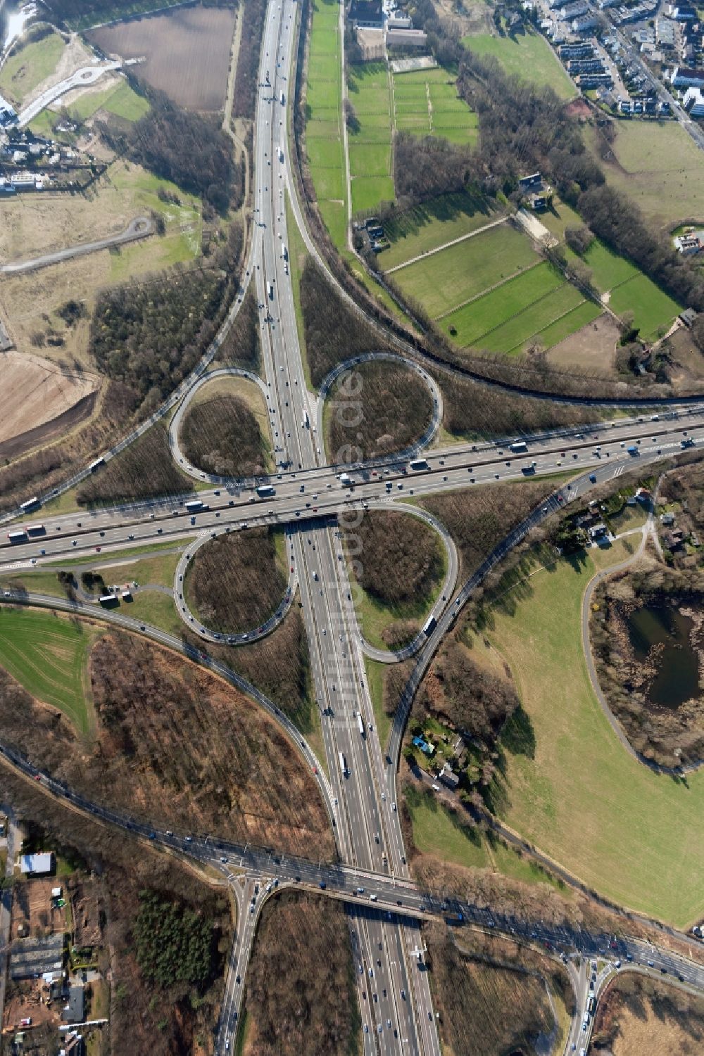 Luftbild Hilden - Autobahnkreuz Hilden an der BAB A 3 in Nordrhein-Westfalen