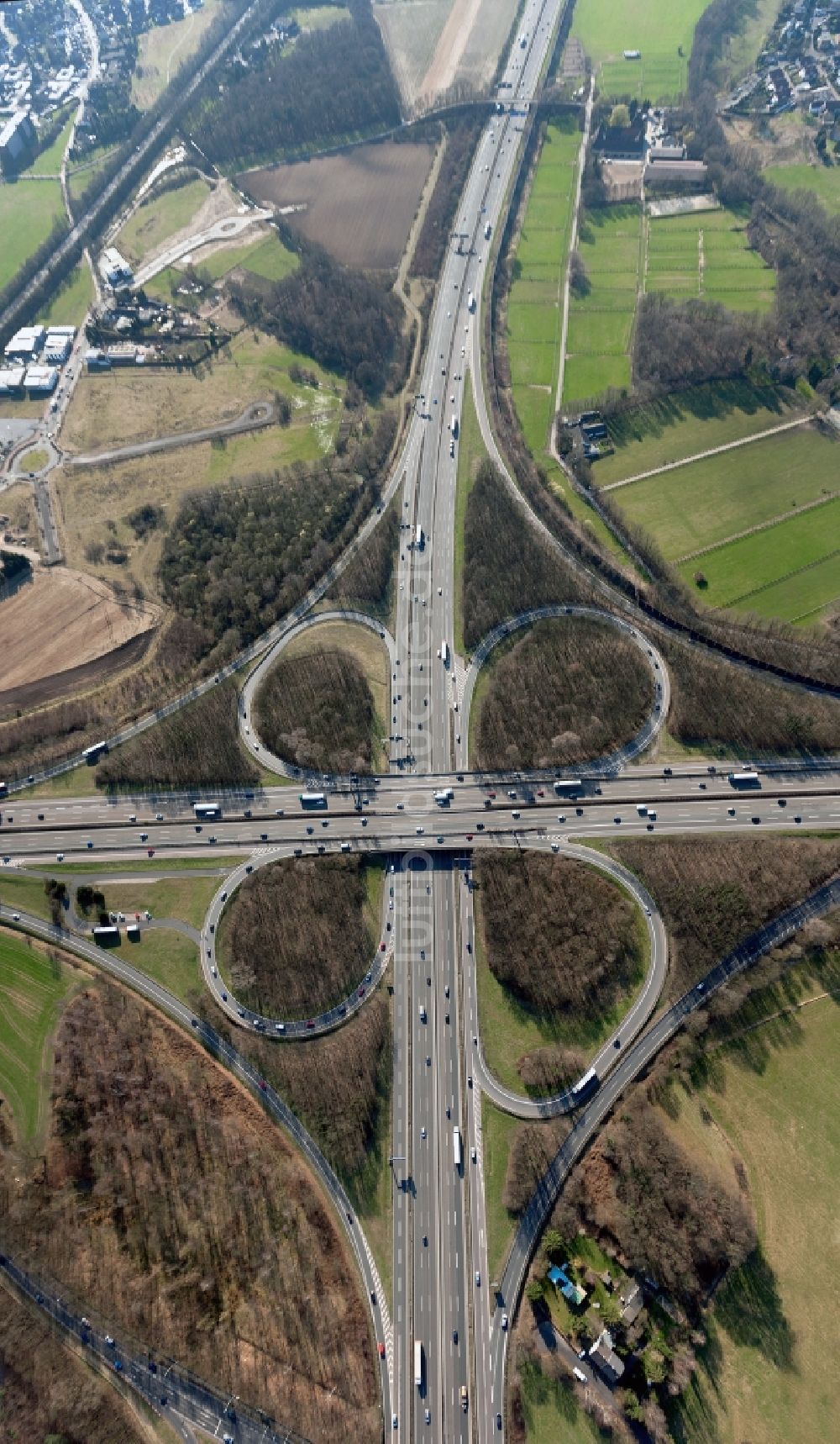 Luftaufnahme Hilden - Autobahnkreuz Hilden an der BAB A 3 in Nordrhein-Westfalen