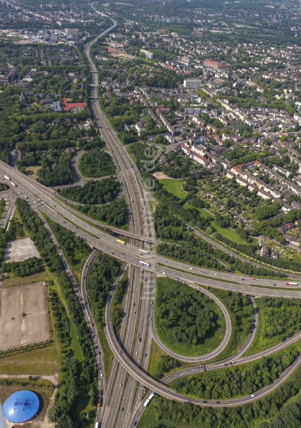 Luftbild Duisburg - Autobahnkreuz / Kreuz Duisburg-Nord der Bundes- Autobahn BAB A59 und A42 in Duisburg im Bundesland Nordrhein-Westfalen