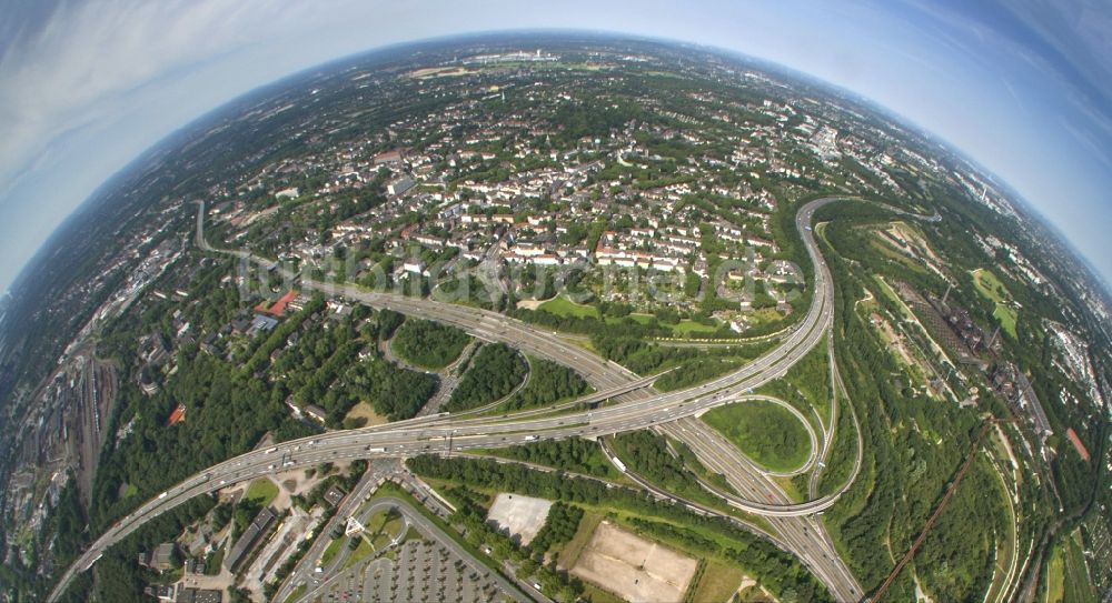 Duisburg aus der Vogelperspektive: Autobahnkreuz / Kreuz Duisburg-Nord der Bundes- Autobahn BAB A59 und A42 in Duisburg im Bundesland Nordrhein-Westfalen