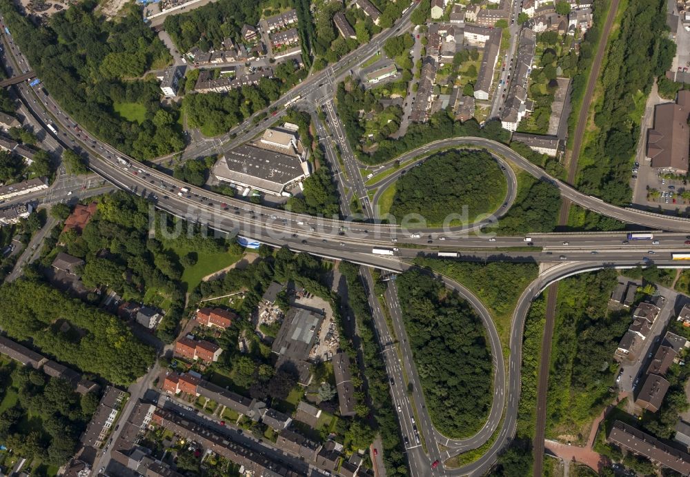 Luftaufnahme Duisburg - Autobahnkreuz / Kreuz Duisburg-Nord der Bundes- Autobahn BAB A59 und A42 in Duisburg im Bundesland Nordrhein-Westfalen