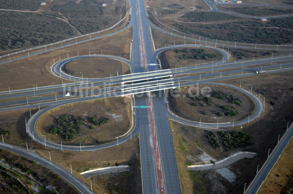 Port Elizabeth aus der Vogelperspektive: Autobahnkreuz der Nationalstraße N2 in Port Elizabeth