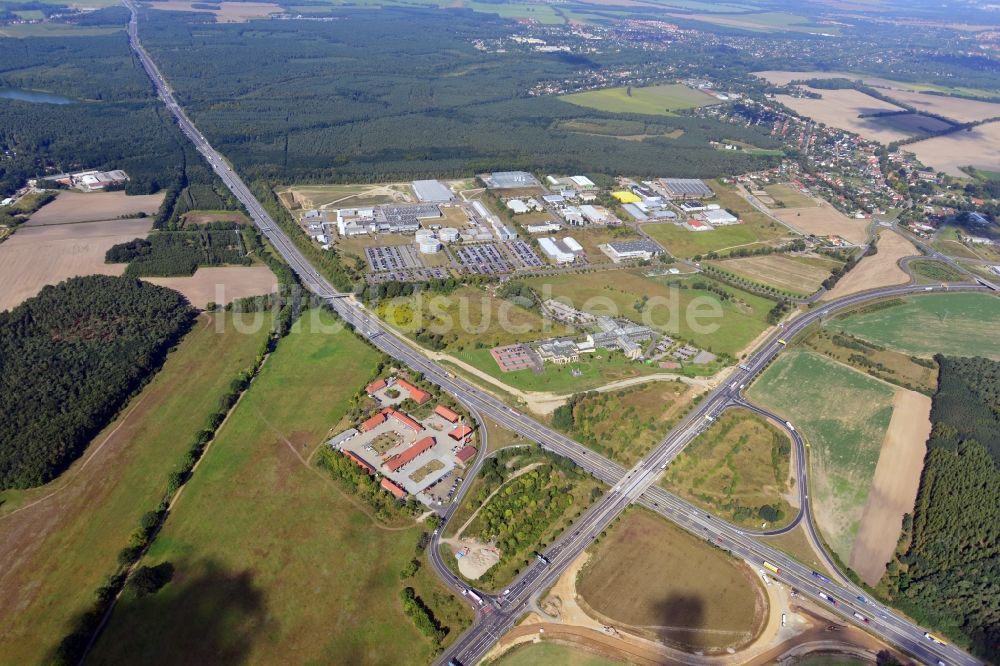 Luftaufnahme Rangsdorf - Autobahnkreuz Rangsdorf an der A 10 und Gewerbegebiet Eschenweg bei Rangsdorf im Bundesland Brandenburg