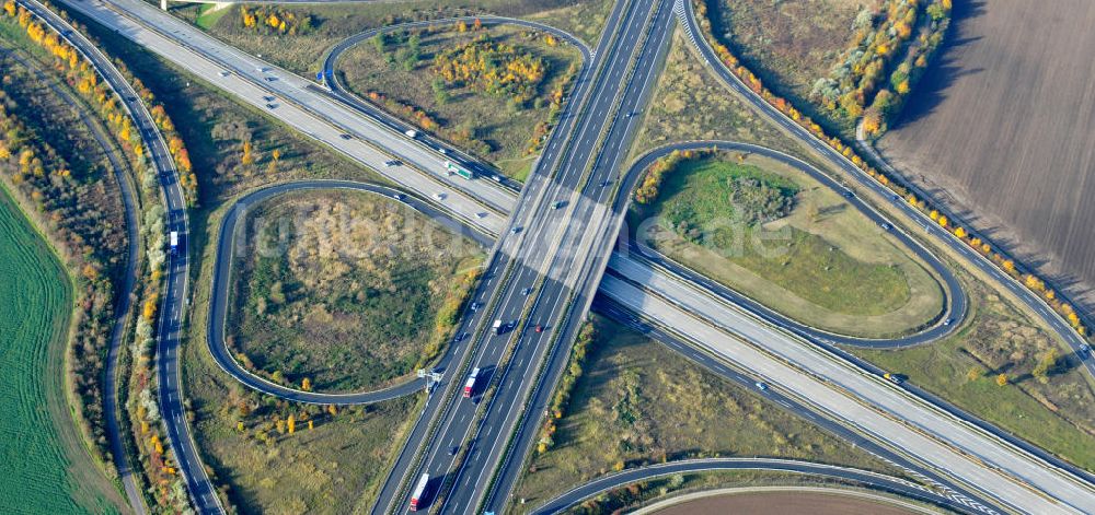 Rippach aus der Vogelperspektive: Autobahnkreuz Rippachtal verbindet die A 9 mit der A 38 und ist Teil der Mitteldeutschen Schleife