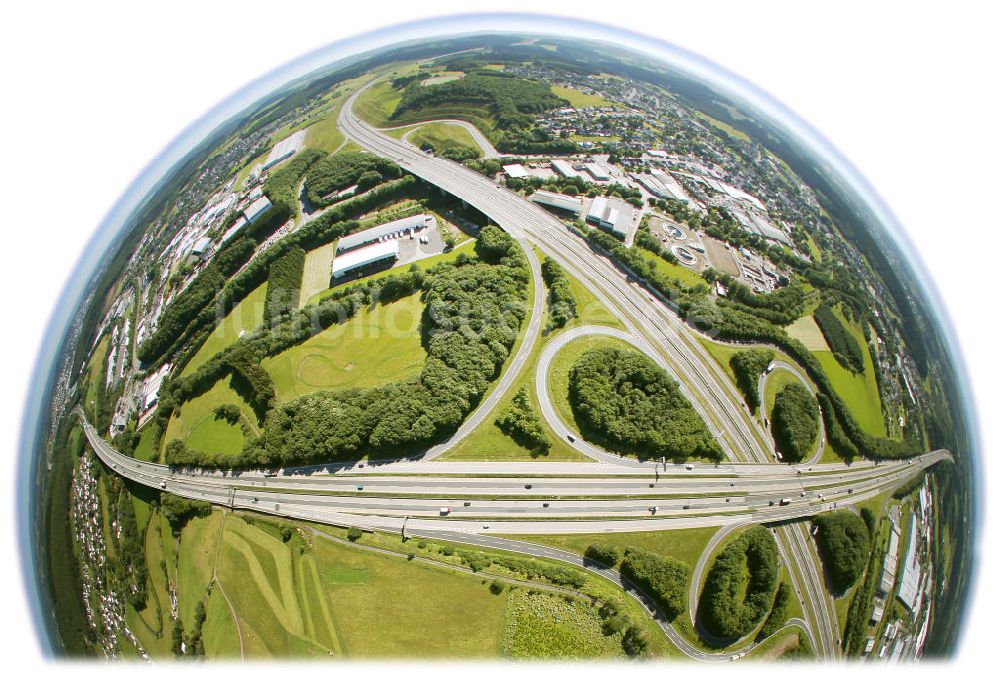 Soest von oben - Autobahnkreuz A45 Sauerlandlinie und A4 bei Soest