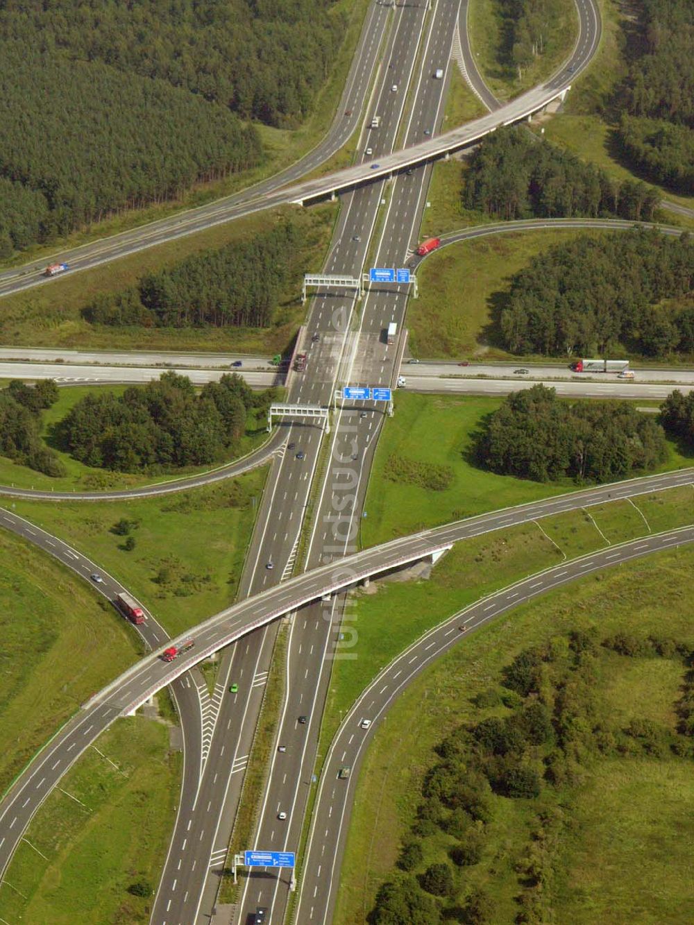 Schönefeld/ Brandenburg von oben - Autobahnkreuz Schönefeld