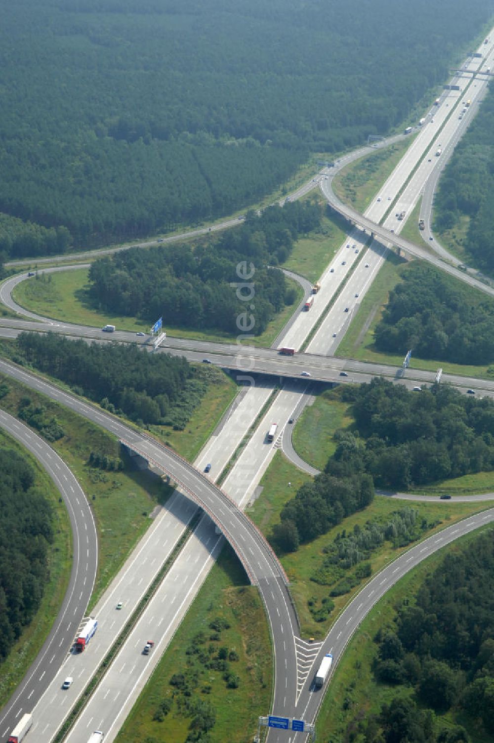 Schönefeld aus der Vogelperspektive: Autobahnkreuz Schönefeld