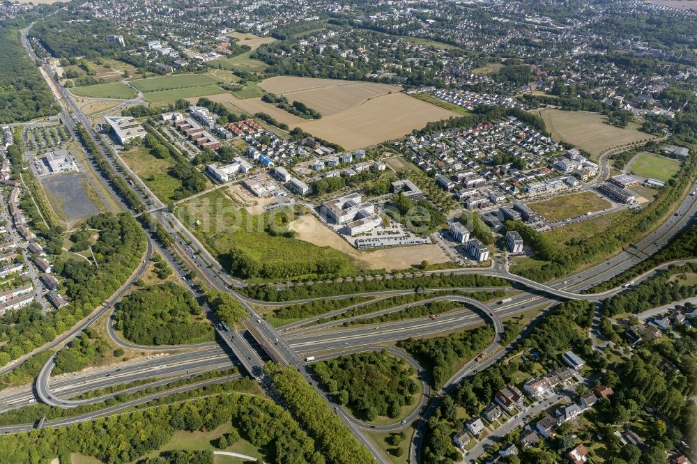 Dortmund aus der Vogelperspektive: Autobahnkreuz der Stadtautobahn mit Bundesstraßen bei Dortmund im Ruhrgebiet in Nordrhein-Westfalen