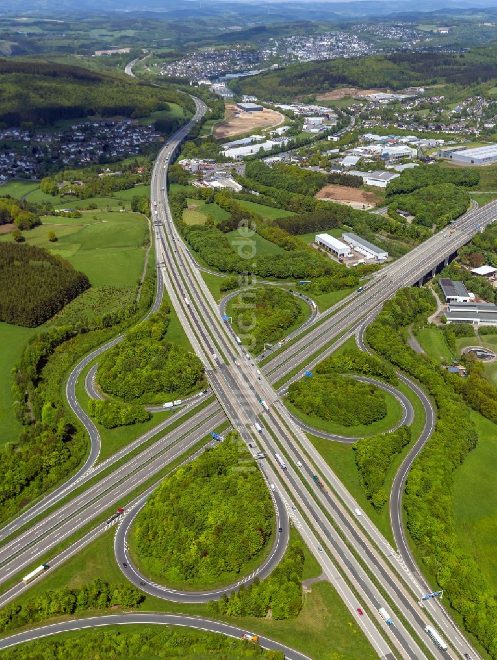 Luftbild Wenden - Autobahnkreuz der A 4 und A 45 in Wenden im Bundesland Nordrhein-Westfalen