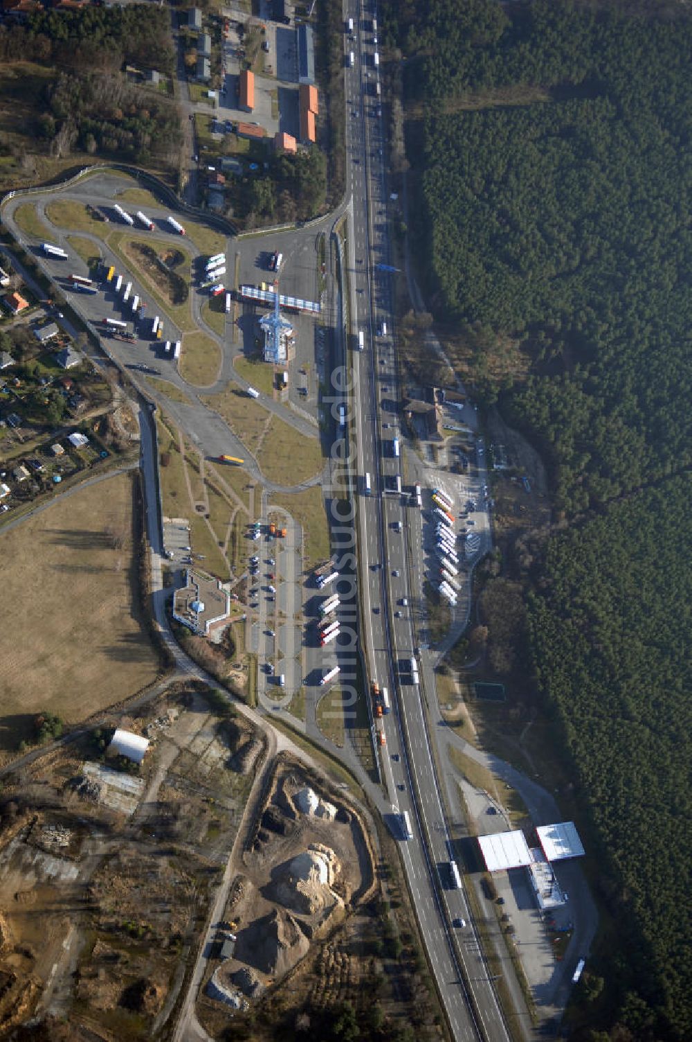 Michendorf von oben - Autobahnraststätte Michendorf am südlichen Berliner Ring an der Bundesautobahn A10