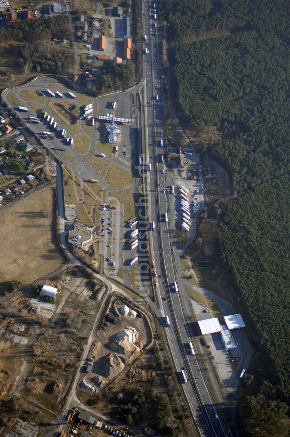 Michendorf aus der Vogelperspektive: Autobahnraststätte Michendorf am südlichen Berliner Ring an der Bundesautobahn A10