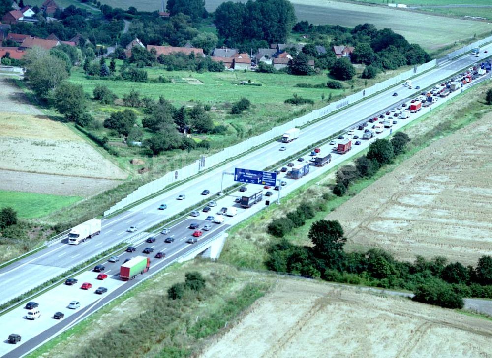 Magdeburg aus der Vogelperspektive: 16.08.2002 Autobahnstau kurz vor dem Magdeburger Kreuz