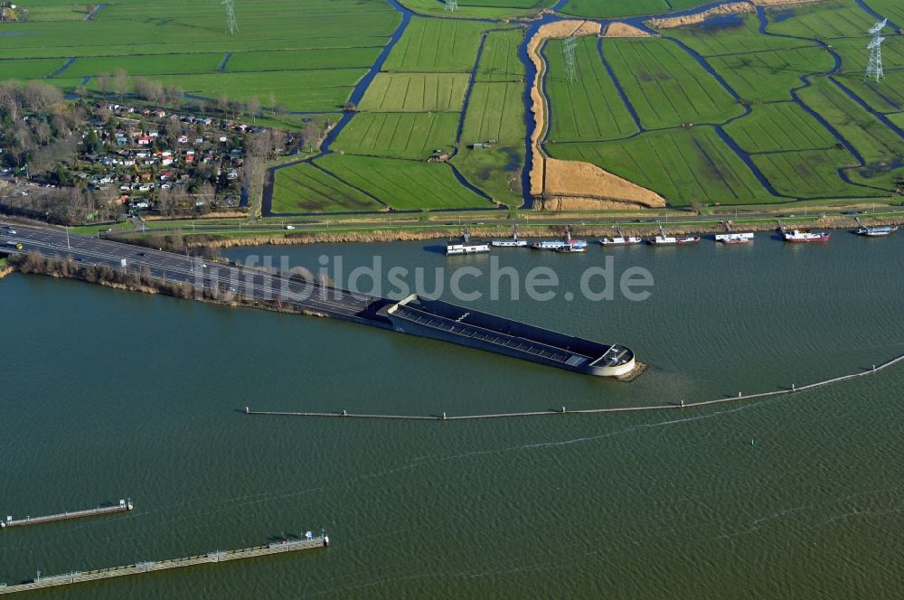 Luftaufnahme Amsterdam - Autobahntunnel der A10 - E35 am Ringweg Oost in Amsterdam Niederlande