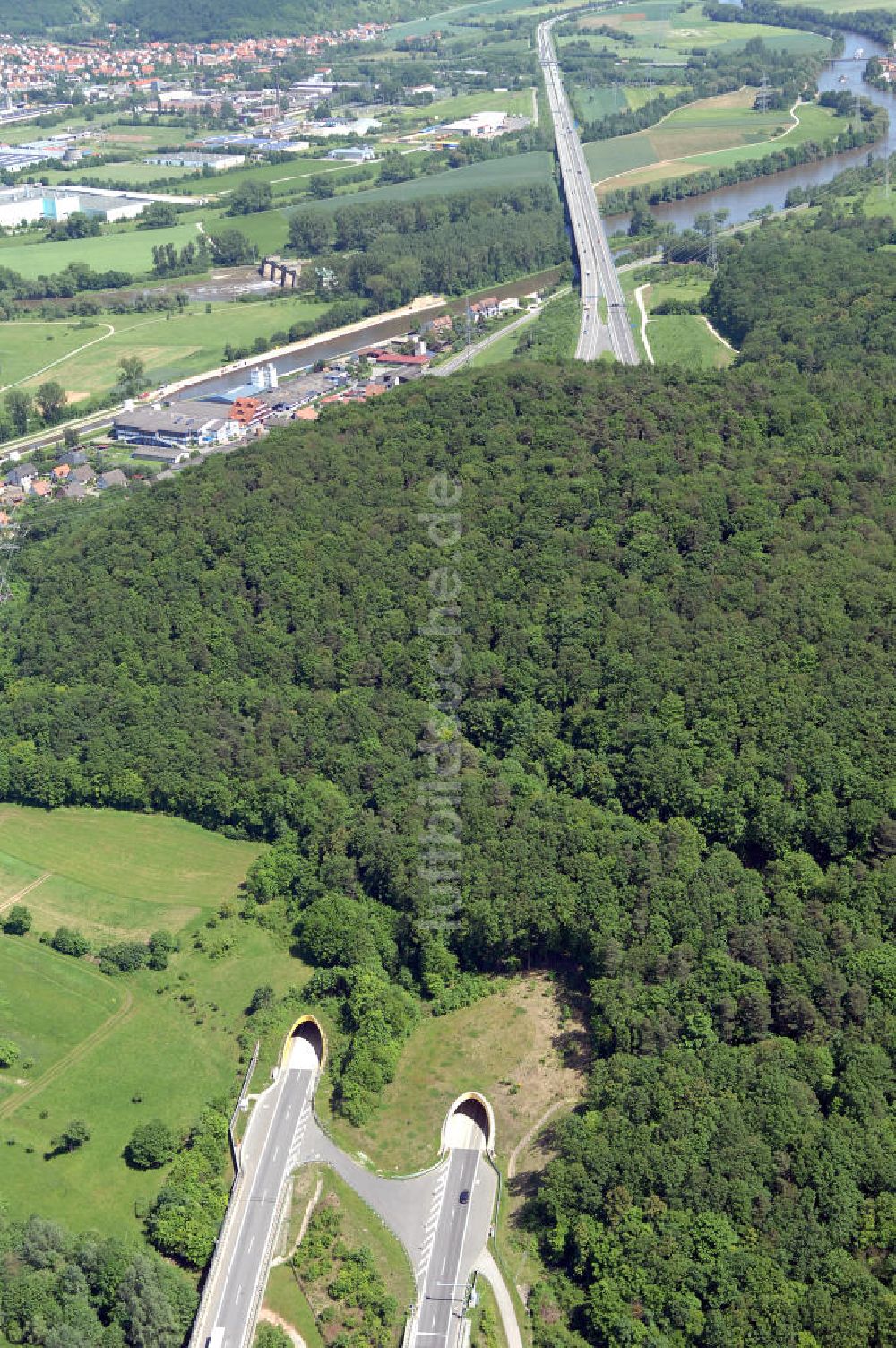 Luftbild Limbach - Autobahntunnel Schwarzer Berg der BAB Bundesautobahn A70 / E48 bei Eltmann/Limbach