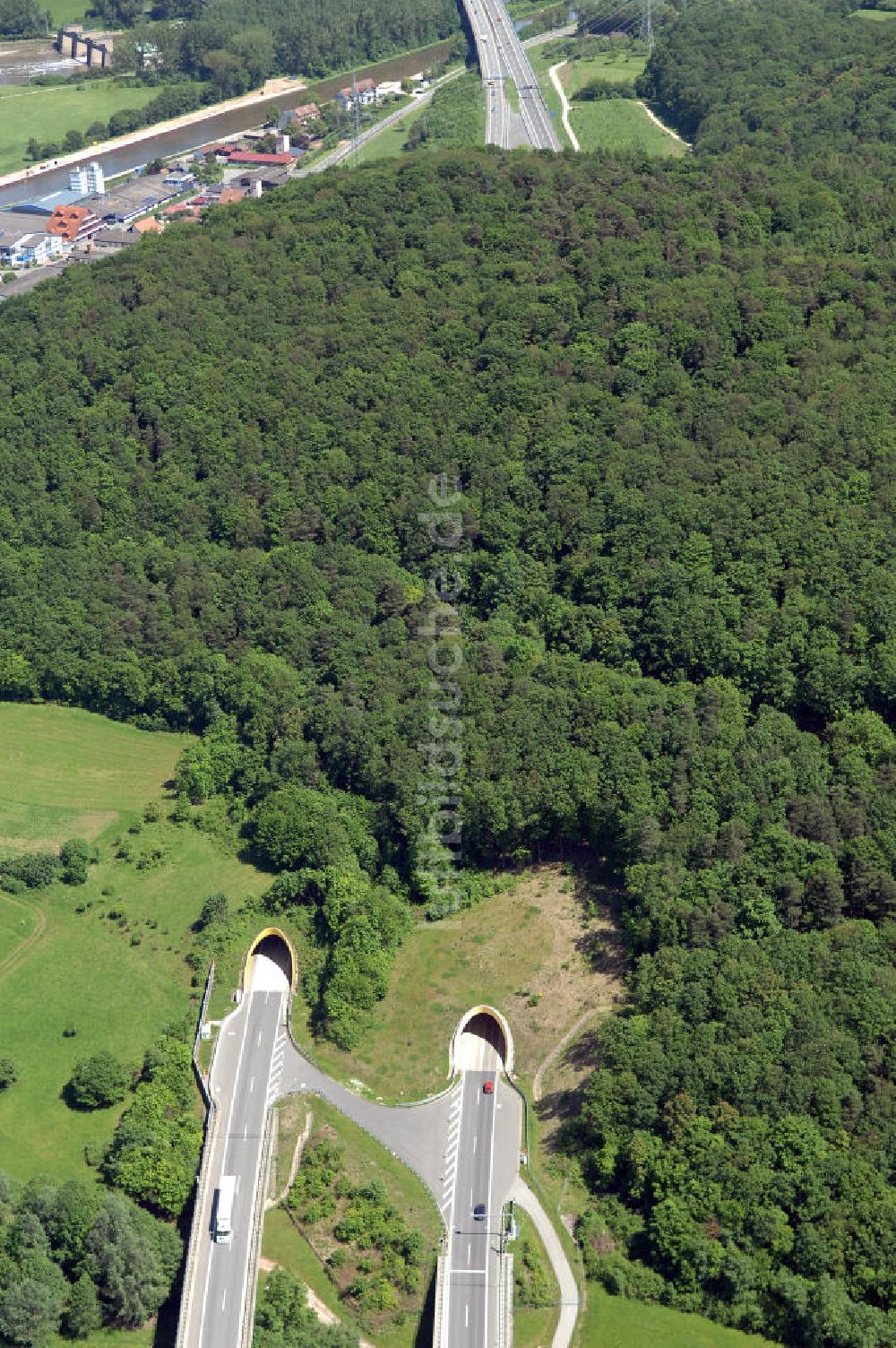 Luftaufnahme Limbach - Autobahntunnel Schwarzer Berg der BAB Bundesautobahn A70 / E48 bei Eltmann/Limbach