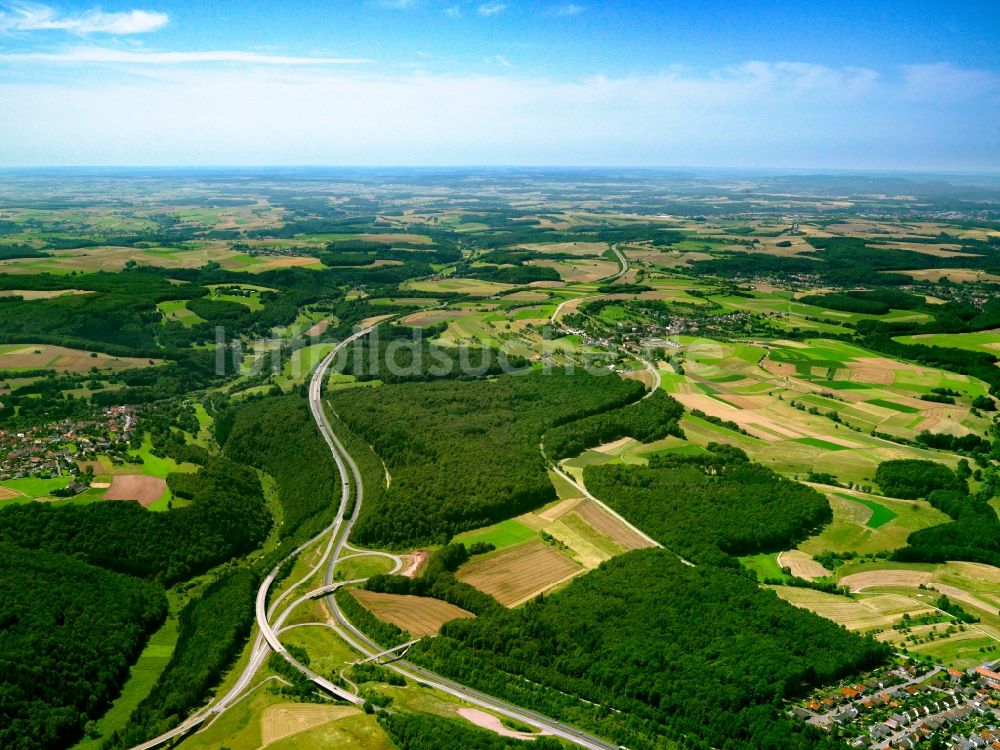 Luftbild Pirmasens OT Windsberg - Autobahnverlauf der Bundes- Autobahn BAB A8 bei Windsberg, einem Ortsteil von Pirmasens im Bundesland Rheinland-Pfalz