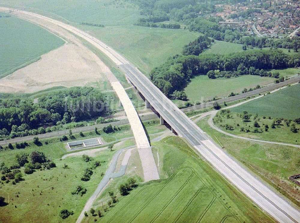 Erfurt von oben - Autobahnzubringer südlich von Erfurt am Autobahnkreuz.