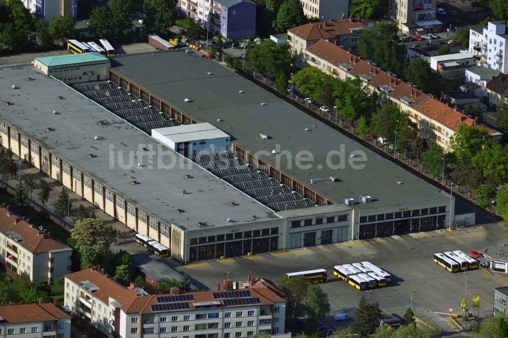 Luftbild Berlin - Autobus Betriebshof Britz in der Gradestraße vom Stadtbezirk Neuköln von Berlin