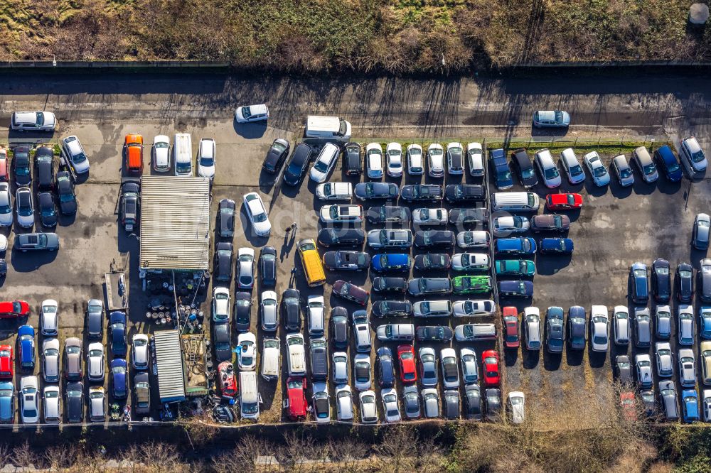 Bottrop von oben - Autohandels- Gebäude und Abstellflächen in Bottrop im Bundesland Nordrhein-Westfalen, Deutschland