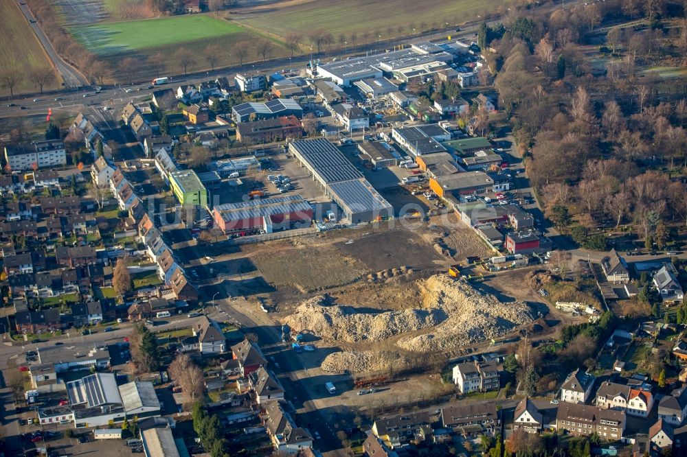 Bottrop von oben - Autohandels- Gebäude des Autohaus Borgmann GmbH an der Schubertstraße im Gewerbegebiet Mozartstraße im Ortsteil Eigen in Bottrop im Bundesland Nordrhein-Westfalen