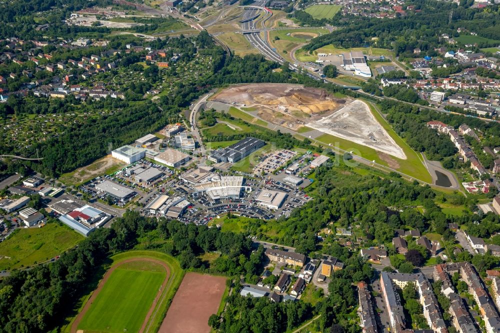 Luftbild Bochum - Autohandels- Gebäude des Autohauses AHAG Automobil- Handels- Gesllschaft Egon Gladen GmbH & Co. KG in Bochum im Bundesland Nordrhein-Westfalen