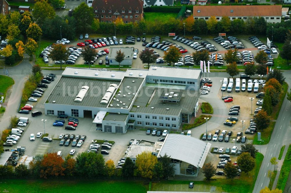 Weyhe aus der Vogelperspektive: Autohandels- Gebäude des Autohauses Autohaus Brandt GmbH im Ortsteil Kirchweyhe in Weyhe im Bundesland Niedersachsen, Deutschland